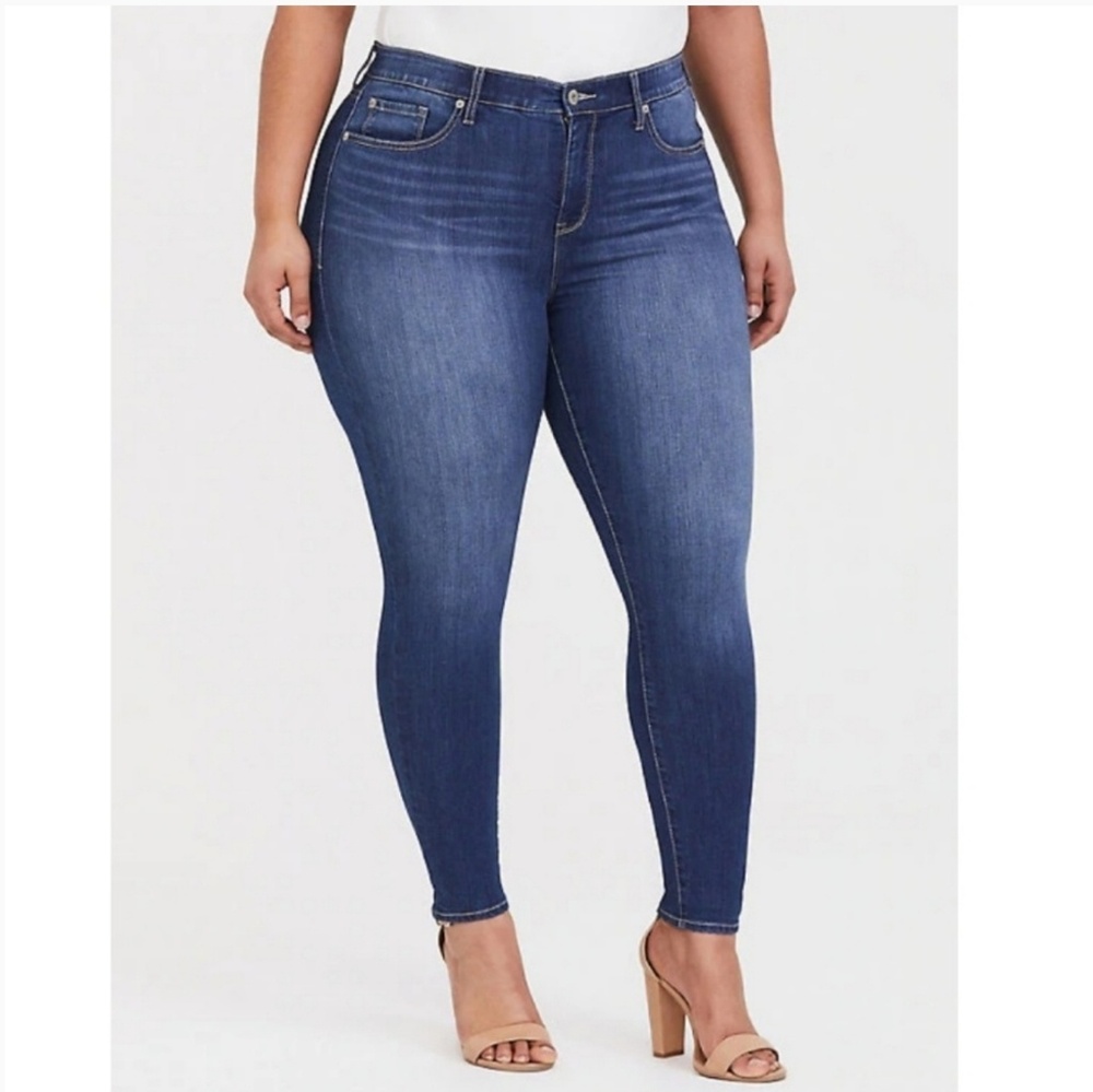 Torrid 16 Tall Premium High Rise Curvy jeans